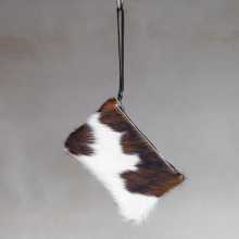 Clutch van driekleur koeienhuid