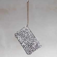 Clutch van geprinte koeienhuid: mini dalmatiër